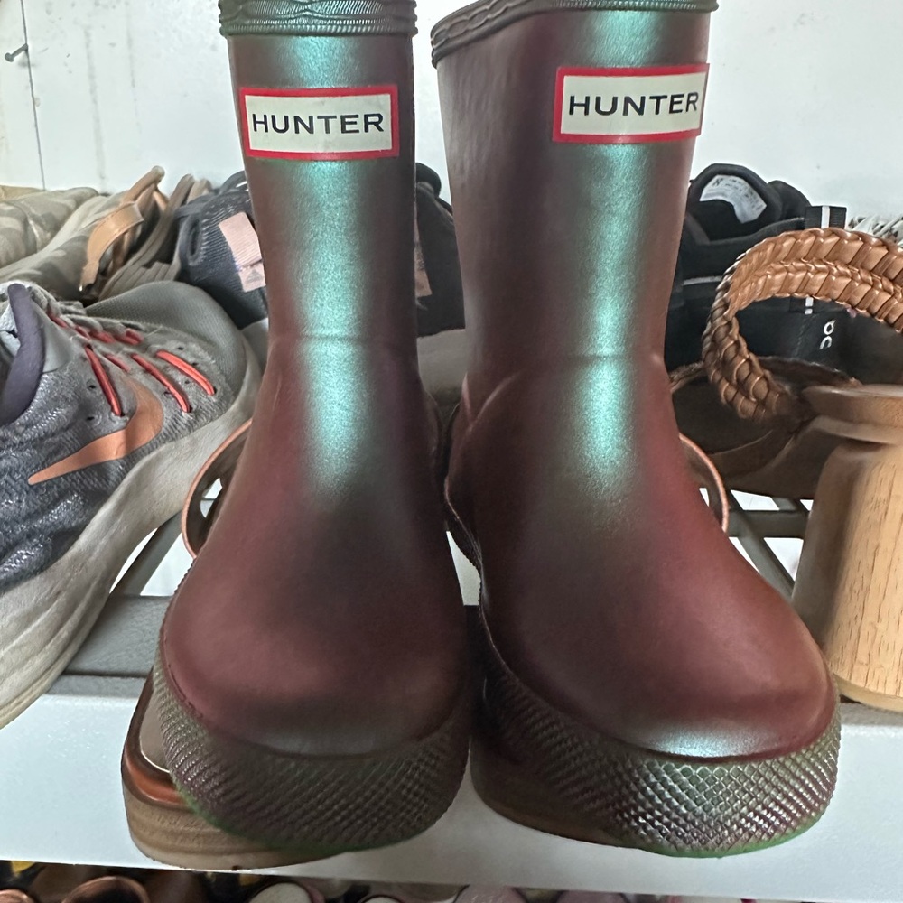 Size 5, children’s Hunter rain boots. Iridescent purple. Like new